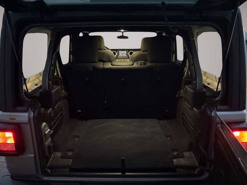 Used 2020 Jeep Wrangler Unlimited Sahara image 19