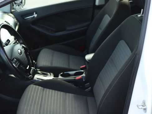 Used 2017 Kia Forte S w/ S Technology Package image 29