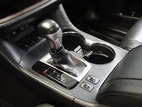 Used 2019 Toyota Highlander XLE AWD/4WD image 24