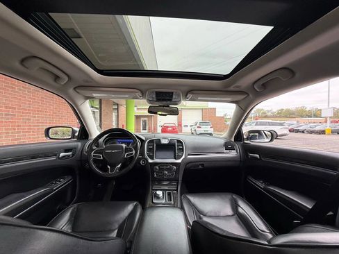 Used 2020 Chrysler 300 Limited image 24
