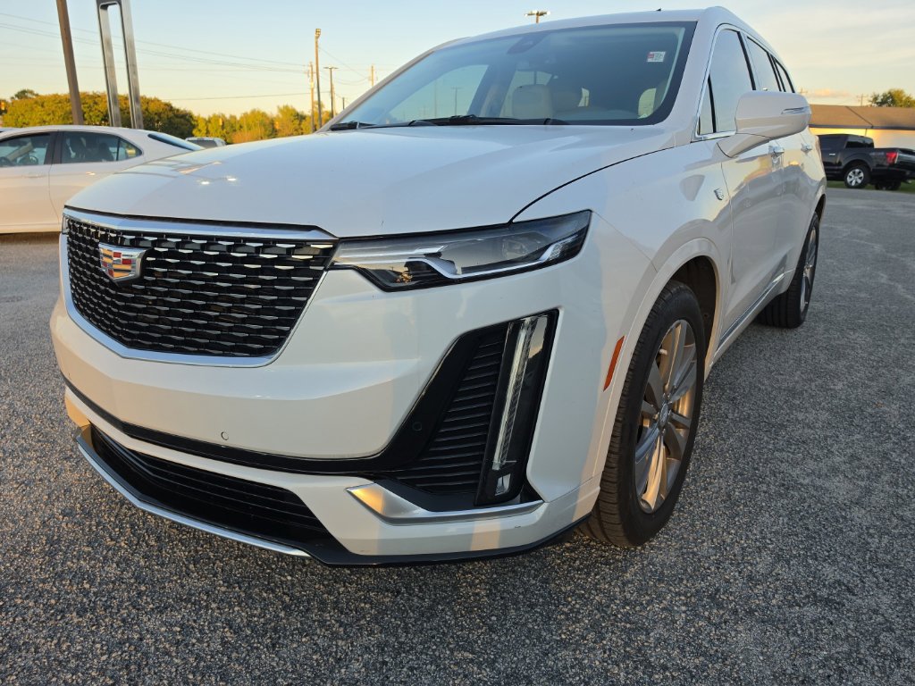 Used 2022 Cadillac XT6 Premium Luxury FWD image 3