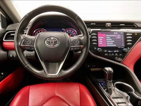 Used 2019 Toyota Camry XSE image 3