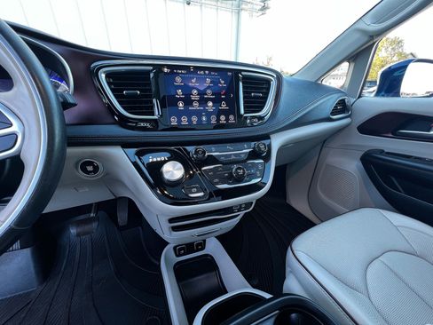 Used 2020 Chrysler Pacifica Limited image 15