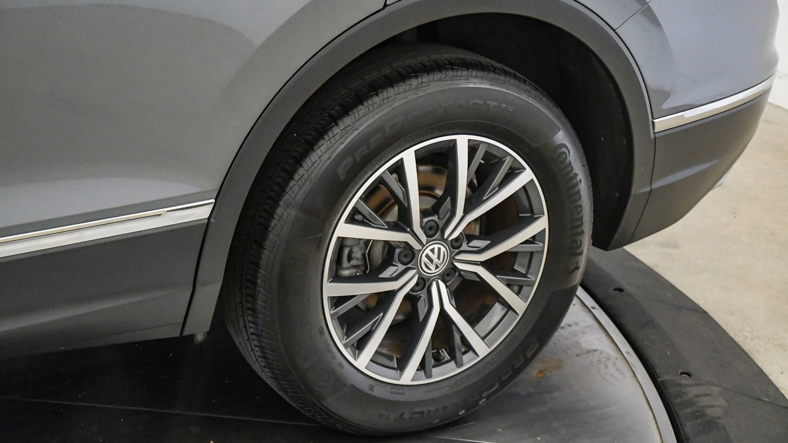Used 2020 Volkswagen Tiguan SE FWD image 10