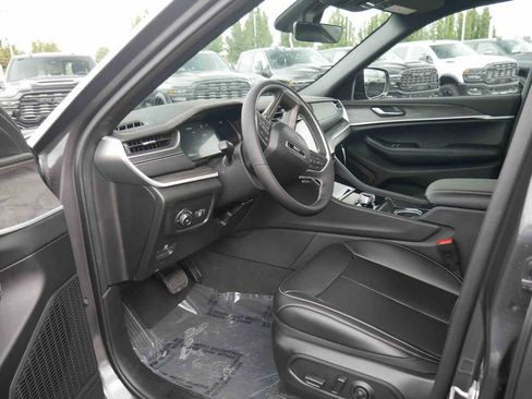 New 2025 Jeep Grand Cherokee Limited image 30
