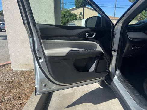 Used 2025 Jeep Compass Limited AWD/4WD image 15