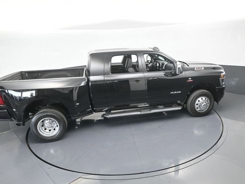 Used 2025 RAM 3500 Laramie image 62