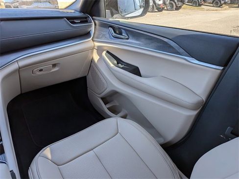 New 2025 Jeep Grand Cherokee Limited w/ Luxury Tech Group II image 17