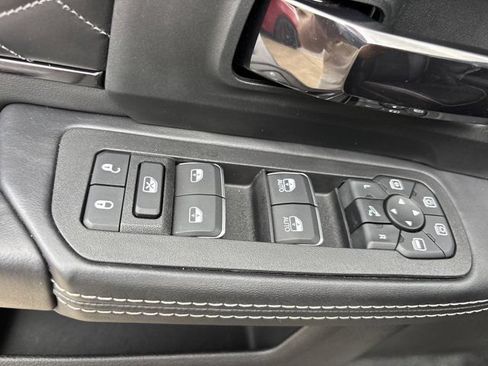 Used 2025 RAM 2500 Limited AWD/4WD image 27