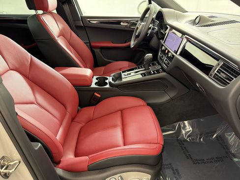 New 2026 Porsche Macan image 29