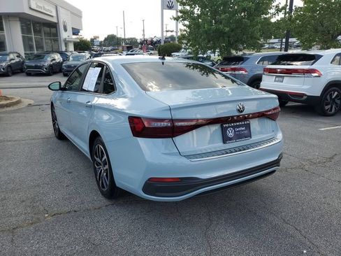 Certified 2025 Volkswagen Jetta SE FWD image 6