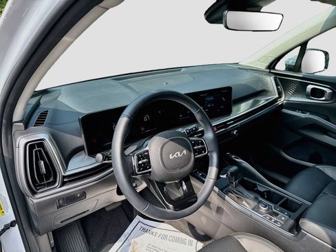 Certified 2025 Kia Sorento S AWD/4WD image 12