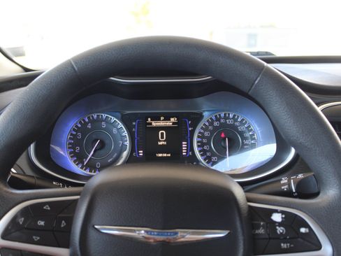 Used 2015 Chrysler 200 Limited FWD image 7
