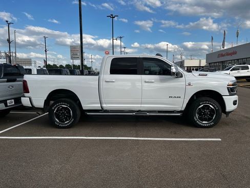 Used 2025 RAM 2500 Laramie AWD/4WD image 9