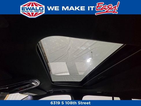 New 2025 Jeep Grand Cherokee Altitude image 8