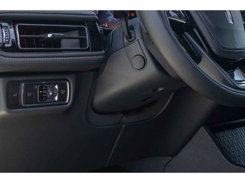 Used 2025 Lincoln Aviator Black Label w/ Jet Appearance Package AWD/4WD image 23