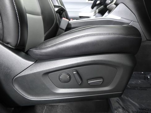 Used 2022 Ford Explorer XLT w/ Equipment Group 202A image 14