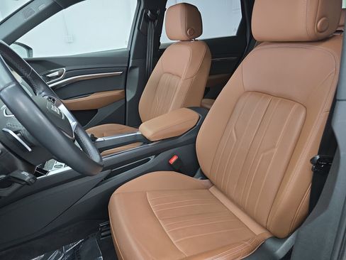 Used 2024 Audi Q8 e-tron Premium Plus w/ Premium Plus Package image 15