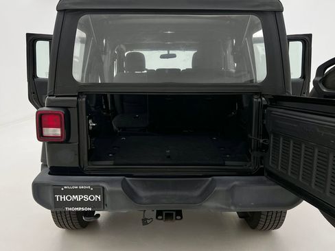 Used 2018 Jeep Wrangler Unlimited Sport image 27