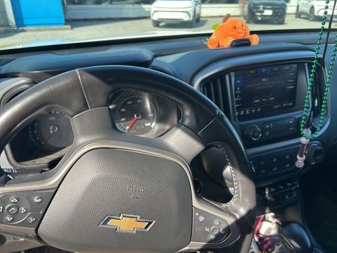 Used 2022 Chevrolet Colorado Z71 image 2