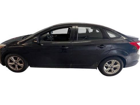 Used 2013 Ford Focus SE FWD image 2