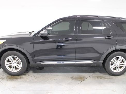 Used 2023 Ford Explorer XLT w/ Equipment Group 202A image 6