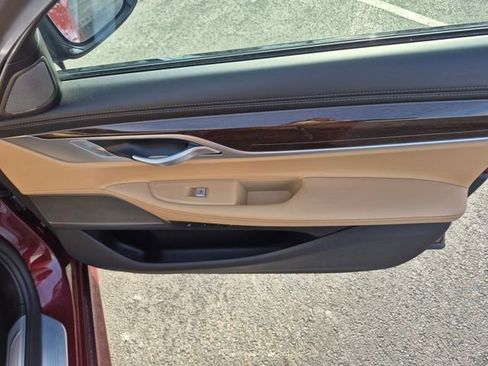 Used 2022 BMW 750i xDrive w/ Executive Package image 11