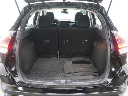 Used 2024 Nissan Kicks SV image 16