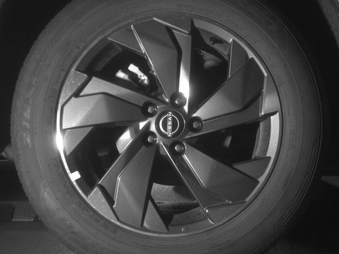 Used 2025 Nissan Rogue SV image 15