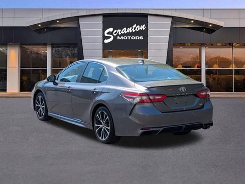 Used 2019 Toyota Camry SE w/ Carpet Mat Package FWD image 3