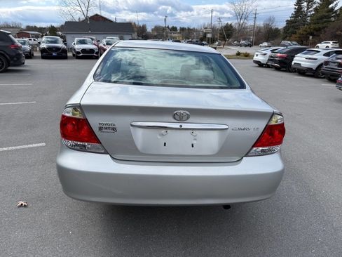 Used 2005 Toyota Camry image 9
