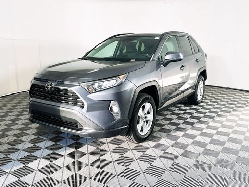 Used 2021 Toyota RAV4 XLE w/ Convenience Package FWD image 7
