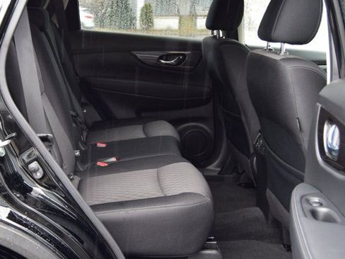 Used 2020 Nissan Rogue SV w/ Premium Package image 31