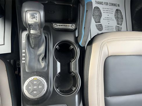 Used 2023 Ford Bronco Wildtrak image 33