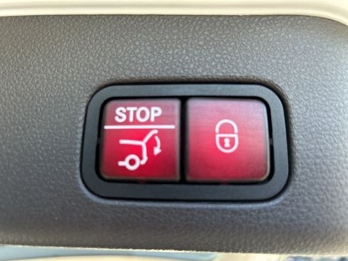 Used 2019 Mercedes-Benz GLE 400 4MATIC image 11