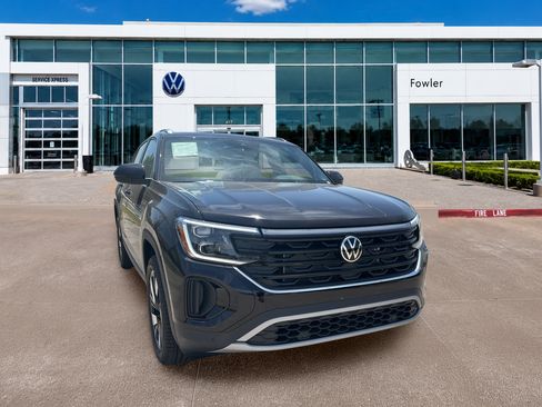 New 2026 Volkswagen Atlas Cross Sport SE FWD image 3