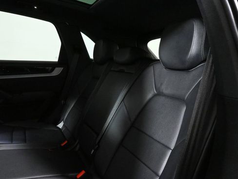 Used 2025 Porsche Cayenne AWD/4WD image 4