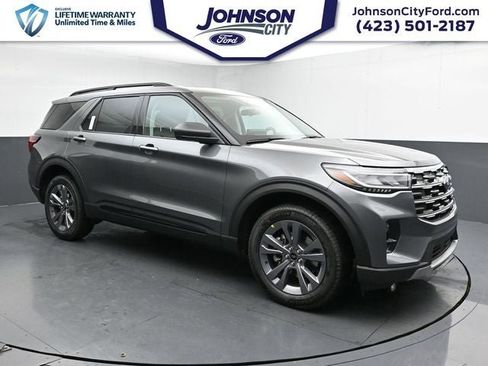 New 2026 Ford Explorer Active w/ Active Comfort Package image 3