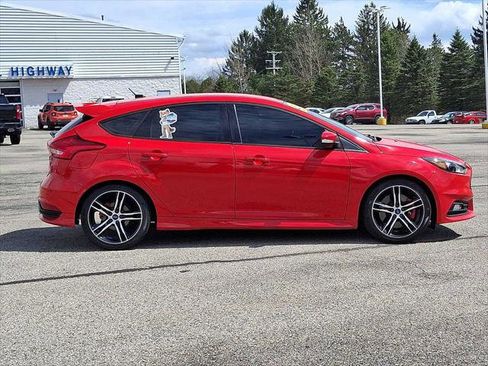 Used 2016 Ford Focus ST w/ Equipment Group 402A FWD image 8