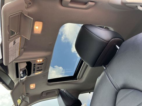 Used 2023 Toyota Highlander XLE FWD image 21