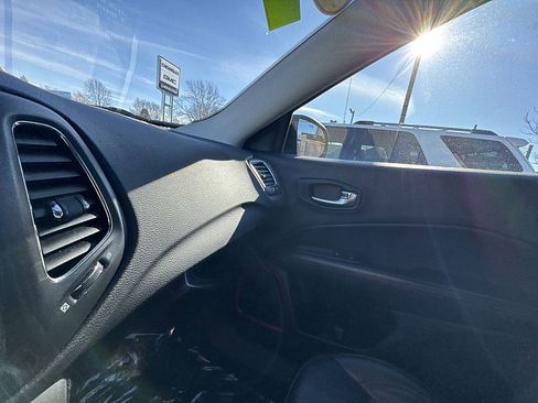 Used 2019 Jeep Compass Trailhawk image 23