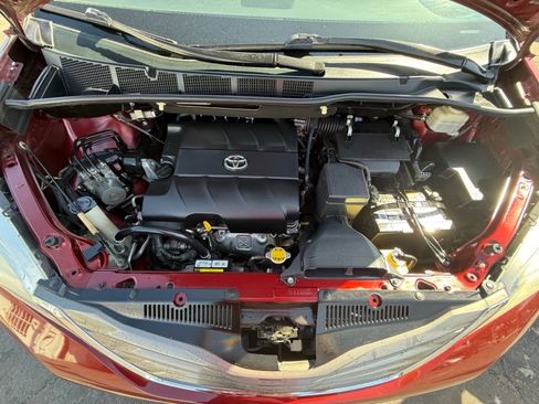 Used 2011 Toyota Sienna XLE w/ Premium Pkg image 25