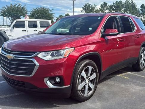 Used 2018 Chevrolet Traverse LT w/ LPO, Floor Liner Package FWD image 3