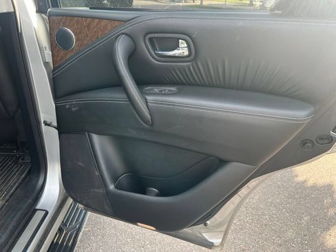 Used 2017 INFINITI QX80 4WD w/ Driver Assistance Package image 21