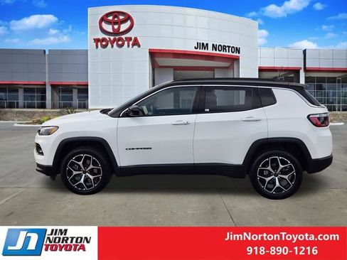 Used 2025 Jeep Compass Limited AWD/4WD image 4