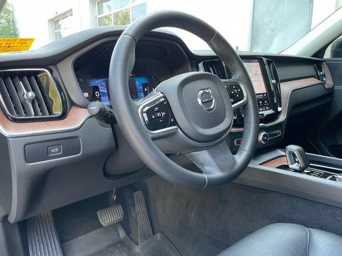 Used 2023 Volvo XC60 B5 Plus AWD/4WD image 10