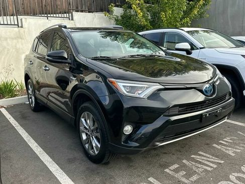 Used 2018 Toyota RAV4 Limited AWD/4WD image 2