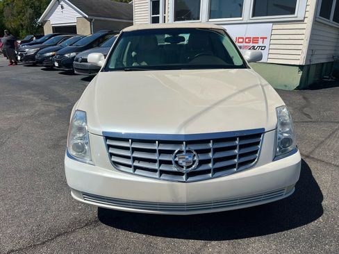 Used 2009 Cadillac DTS w/ Trunk Convenience Package image 4