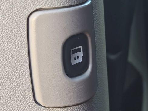 Used 2019 Dodge Grand Caravan SXT FWD image 38