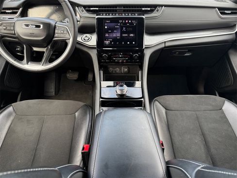 Used 2025 Jeep Grand Cherokee Laredo X w/ Luxury Tech Group I image 10